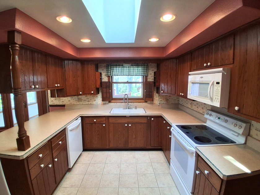 Welcome to 1232 Driftwood Drive-a cherished, one-owner custom - photo 9