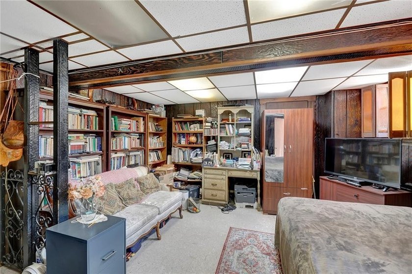 Beautifully maintained and sun-drenched, this single-family - photo 22
