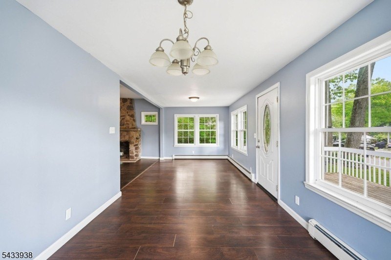 Charming House in Desirable Upper Greenwood Lake Community - photo 5