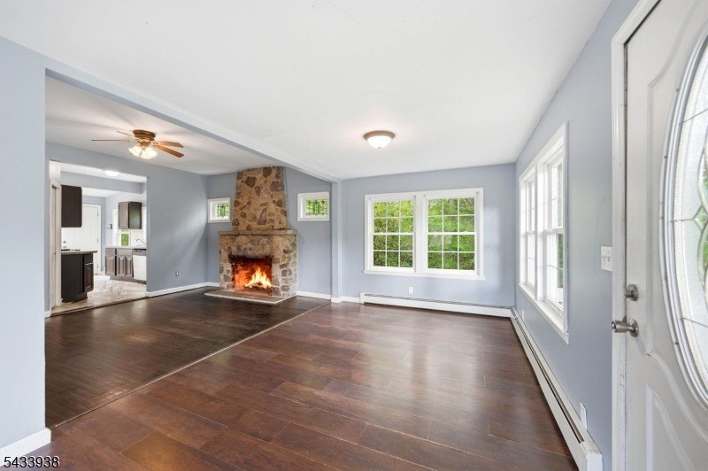 Charming House in Desirable Upper Greenwood Lake Community - photo 6