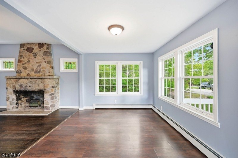 Charming House in Desirable Upper Greenwood Lake Community - photo 7