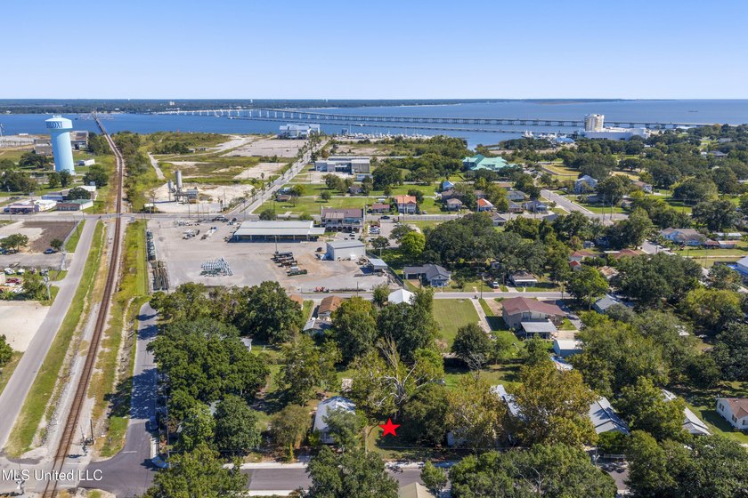 Fantastic opportunity to own a beautifully located 0.24-acre lot - photo 4