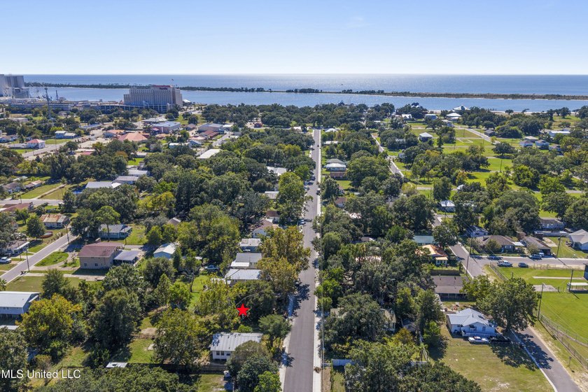 Fantastic opportunity to own a beautifully located 0.24-acre lot - photo 5