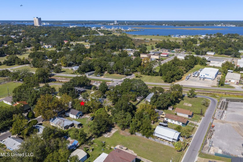 Fantastic opportunity to own a beautifully located 0.24-acre lot - photo 8