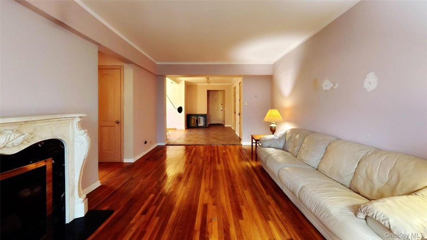 Welcome to this inviting top-floor residence, offering - photo 3