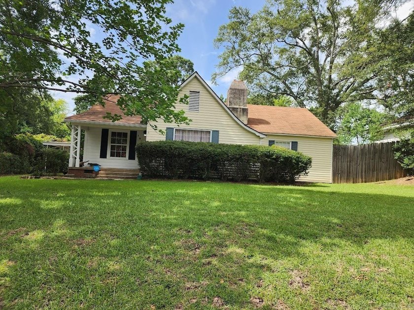 Welcome home to this charming 3-bedroom, 1-bath home that blends - photo 2