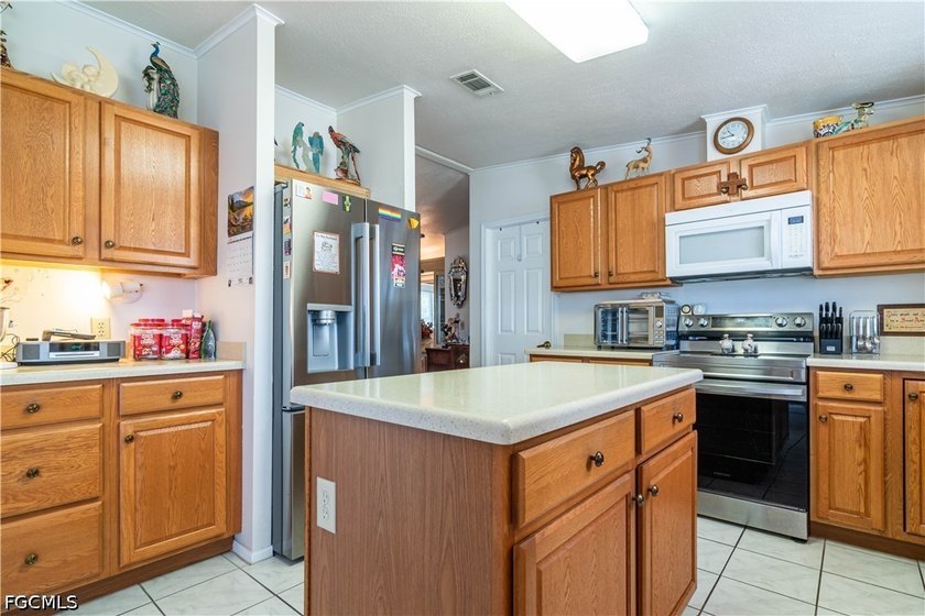 Here Is Your Opportunity To Own A Large Well Maintained Home In - photo 5