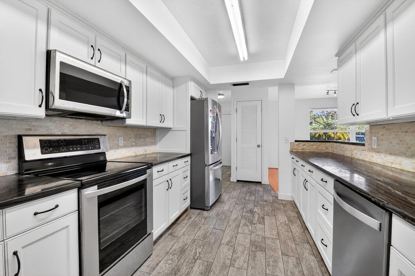 Discover the ultimate coastal lifestyle at 3651 Palm Drive in - photo 23