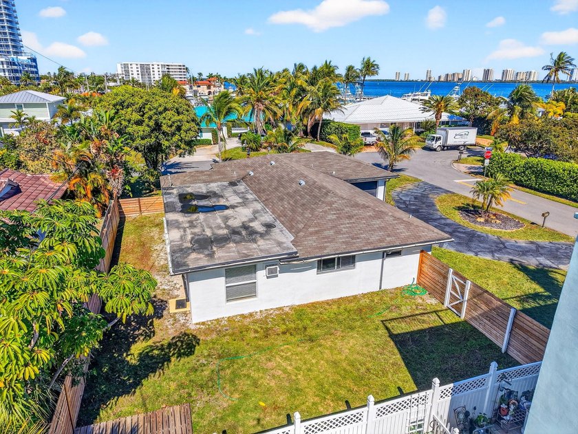 Discover the ultimate coastal lifestyle at 3651 Palm Drive in - photo 47