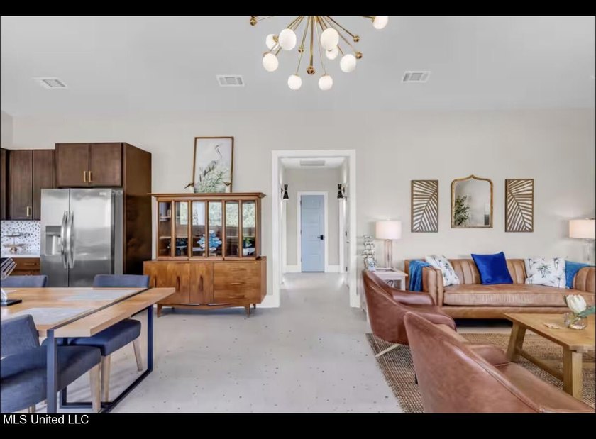 ''THE TREEHOUSE'' - A Luxurious Mid-Century, MODERN designed - photo 9