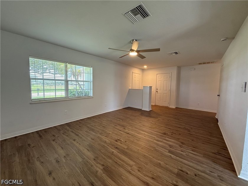 Beautiful 3 bedroom 2 bath CBS home on oversized waterfront lot - photo 4