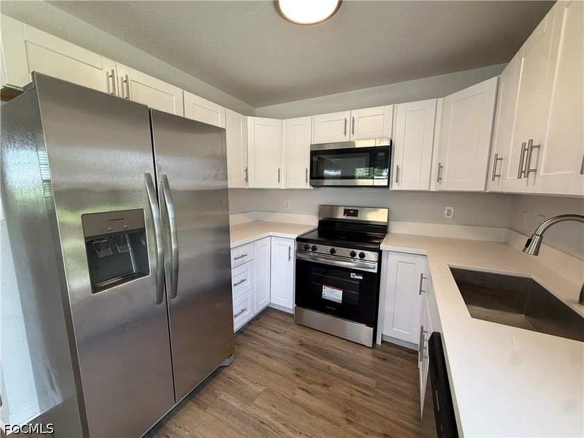 Beautiful 3 bedroom 2 bath CBS home on oversized waterfront lot - photo 5