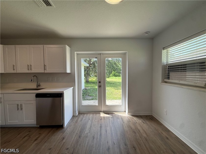 Beautiful 3 bedroom 2 bath CBS home on oversized waterfront lot - photo 9