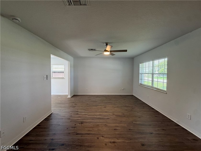 Beautiful 3 bedroom 2 bath CBS home on oversized waterfront lot - photo 10
