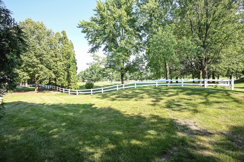 Freshly painted, immaculate 1st floor ranch unit on Fox Run Golf - photo 23