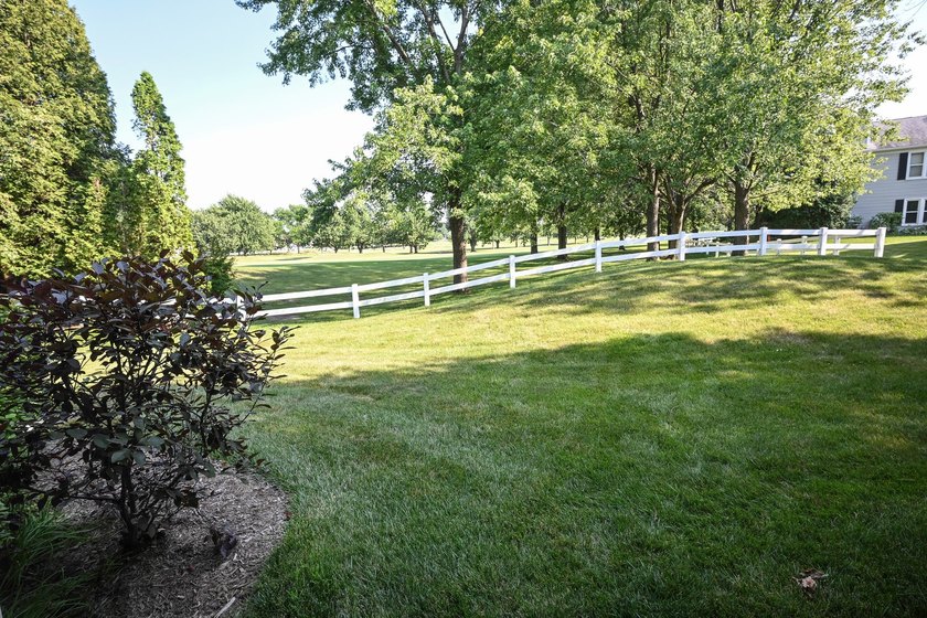 Freshly painted, immaculate 1st floor ranch unit on Fox Run Golf - photo 24