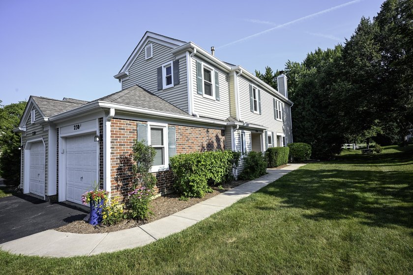 Freshly painted, immaculate 1st floor ranch unit on Fox Run Golf - photo 25