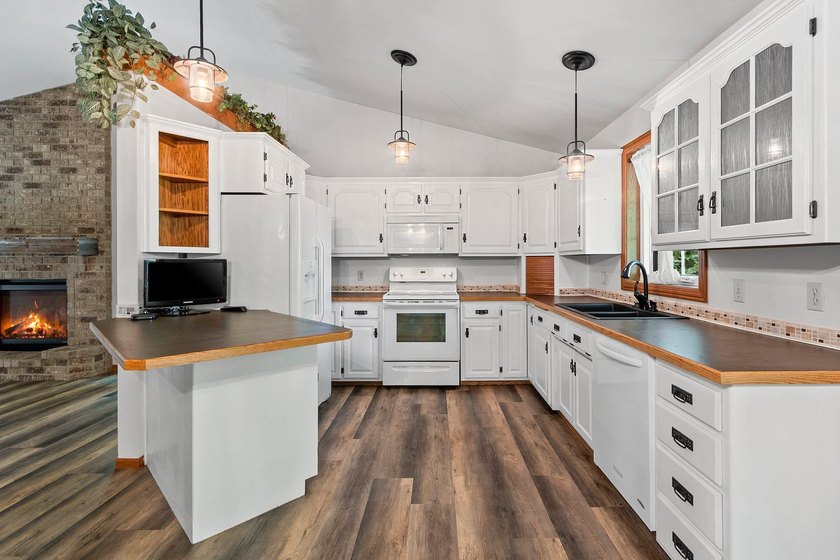 Situated on beautiful McCauslin Brook Golf Course, this well - photo 9