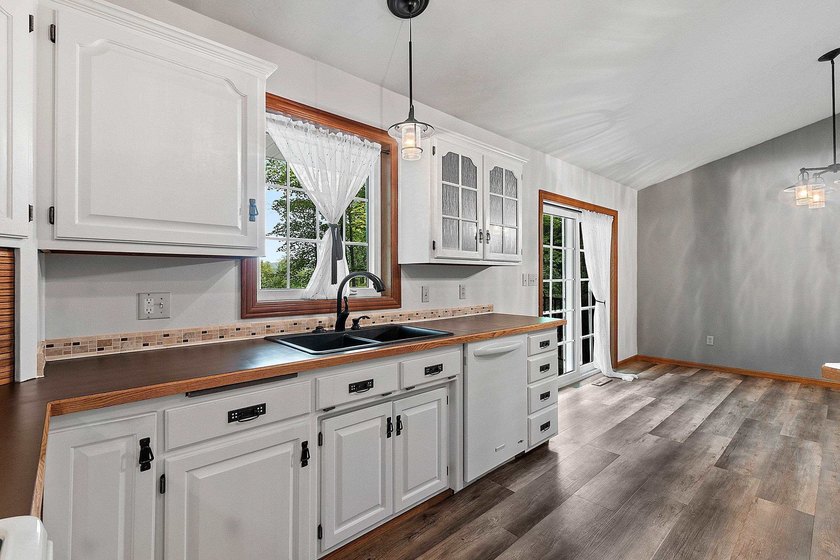 Situated on beautiful McCauslin Brook Golf Course, this well - photo 10
