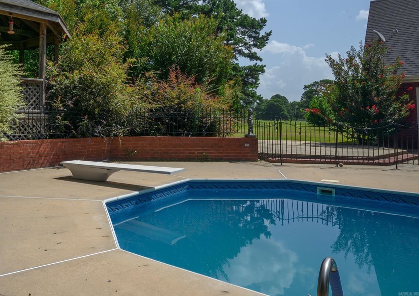Welcome to this stunning Southern estate on 20 picturesque acres - photo 4