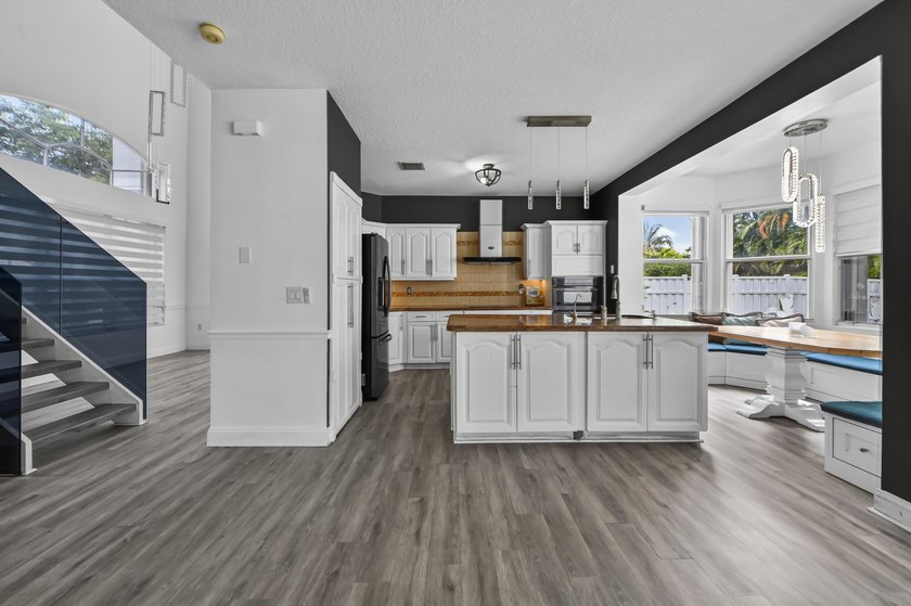 Country Lakes in Miramar, FL. Offering 2,504 square feet of - photo 17