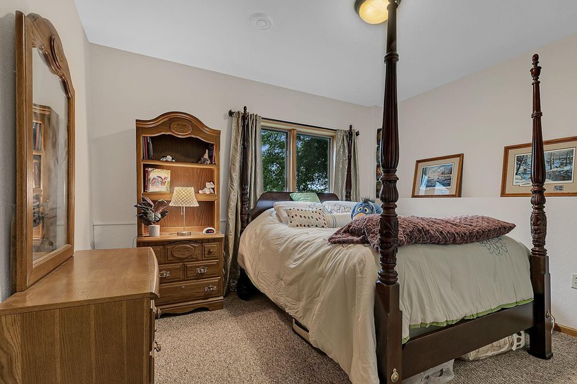 Welcome home to this beautiful 4-bedroom, 3-bathroom residence - photo 20