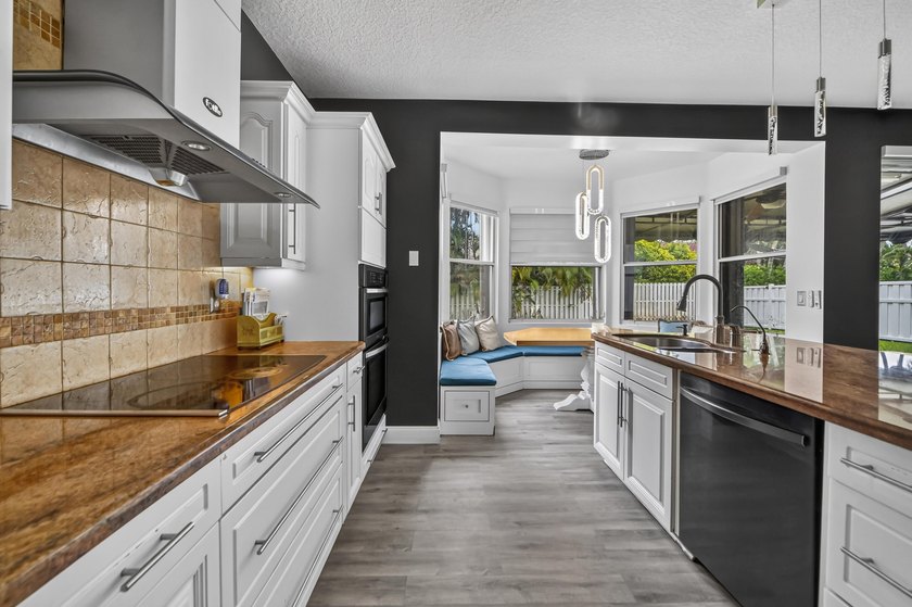 Country Lakes in Miramar, FL. Offering 2,504 square feet of - photo 21