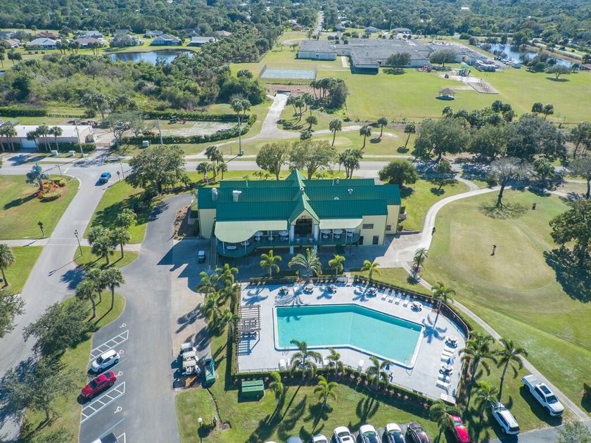 Located on the 5th tee at Gator Trace CC, this beautiful villa - photo 42