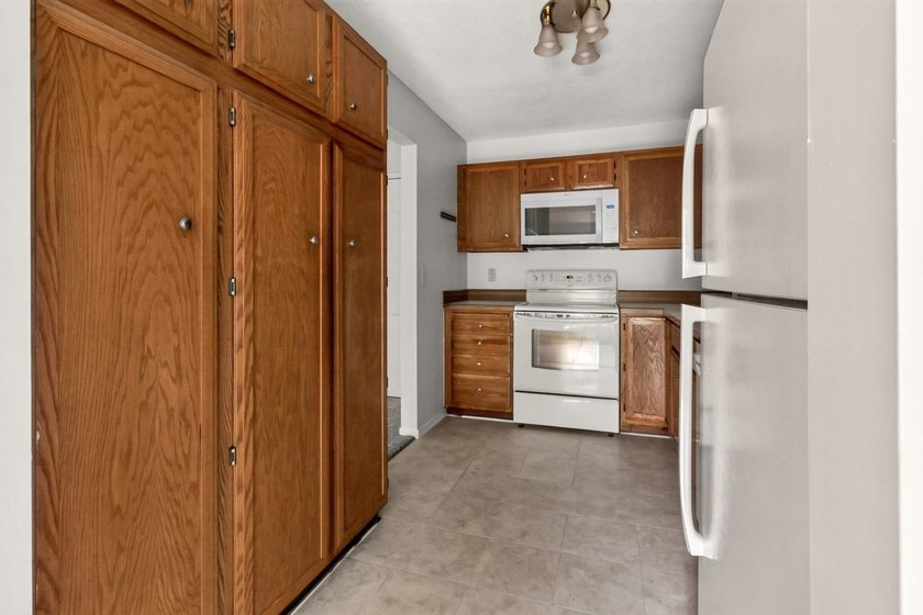 Move-in ready and recently refreshed, this spacious 2-bedroom - photo 10