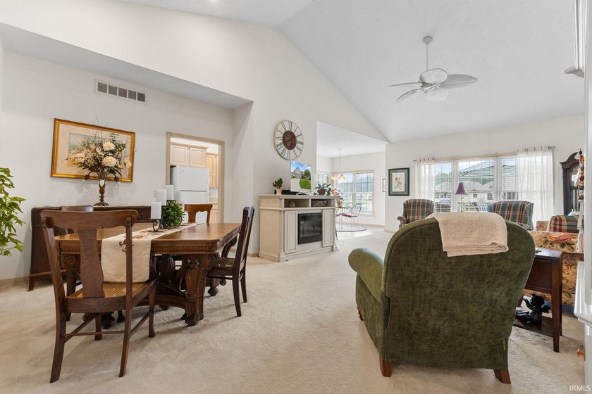 Welcome to effortless living in the desirable River Park Villas! - photo 6