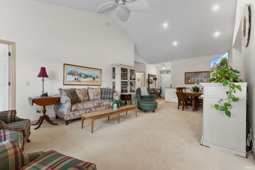 Welcome to effortless living in the desirable River Park Villas! - photo 8