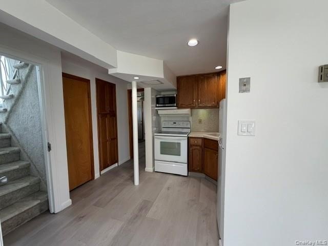 Beautiful, move-in-ready High Ranch featuring 3 bedrooms, a - photo 10