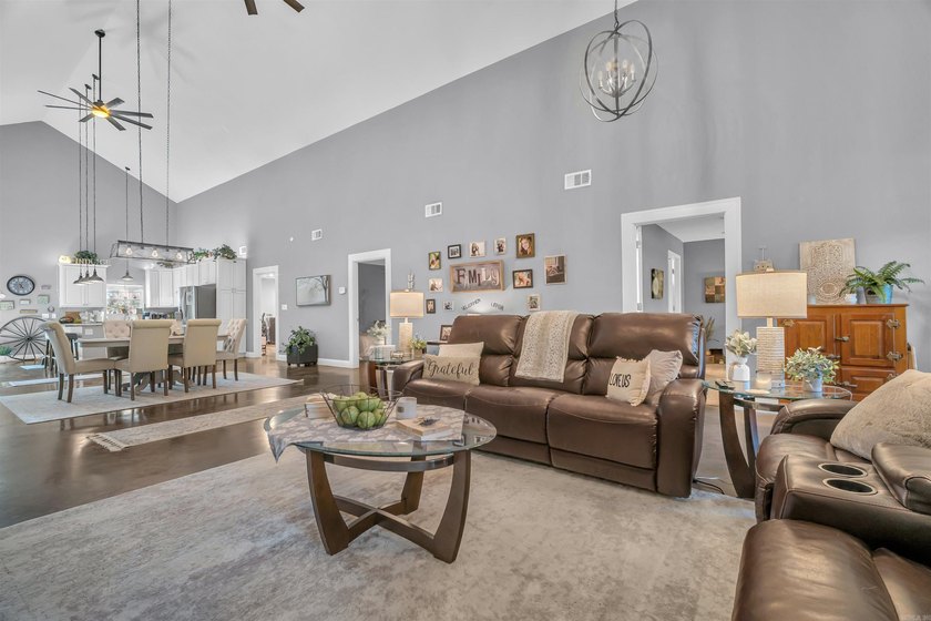This Arkansas River Valley retreat is situated on 4.59 private - photo 12