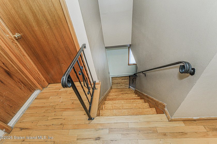 Welcome to 190 Sandalwood Drive in Great Kills. This - photo 15