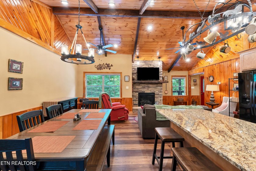 REDUCED $39,100.00! This mountain home has been renovated inside - photo 16