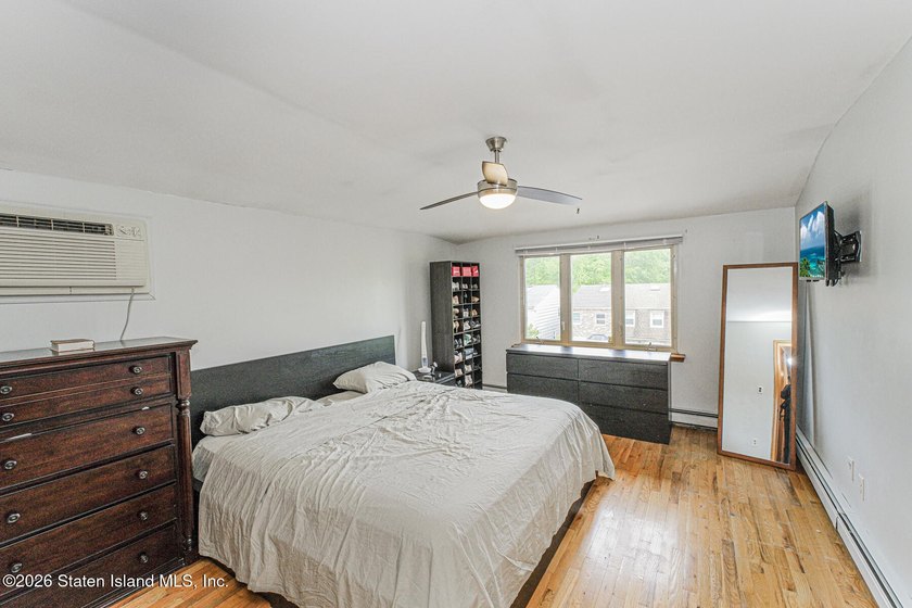 Welcome to 190 Sandalwood Drive in Great Kills. This - photo 16