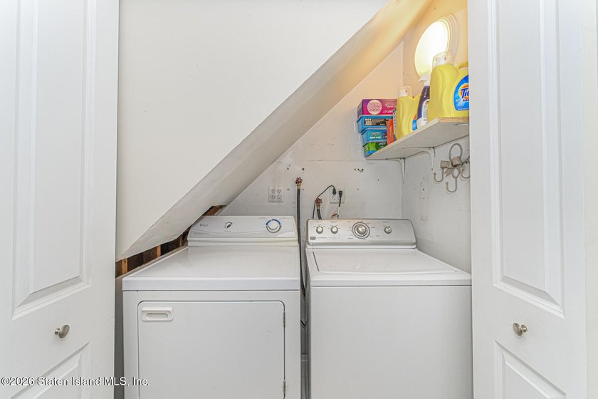 Welcome to 190 Sandalwood Drive in Great Kills. This - photo 20