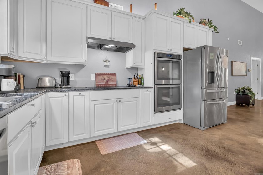 This Arkansas River Valley retreat is situated on 4.59 private - photo 23