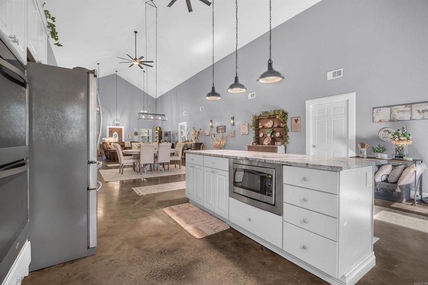 This Arkansas River Valley retreat is situated on 4.59 private - photo 25