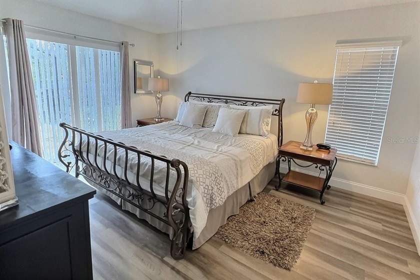 MOTIVATED SELLER REDUCED THE PRICE. Stunning 4BR/3BA Pool Home - photo 5