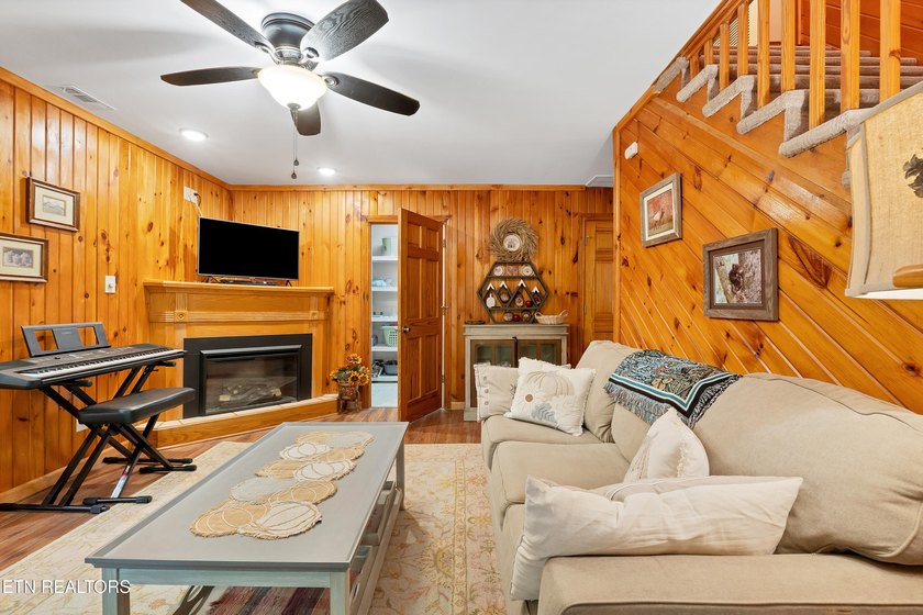 REDUCED $39,100.00! This mountain home has been renovated inside - photo 27