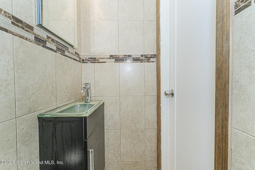 Welcome to 190 Sandalwood Drive in Great Kills. This - photo 27
