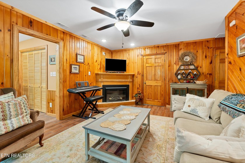 REDUCED $39,100.00! This mountain home has been renovated inside - photo 28