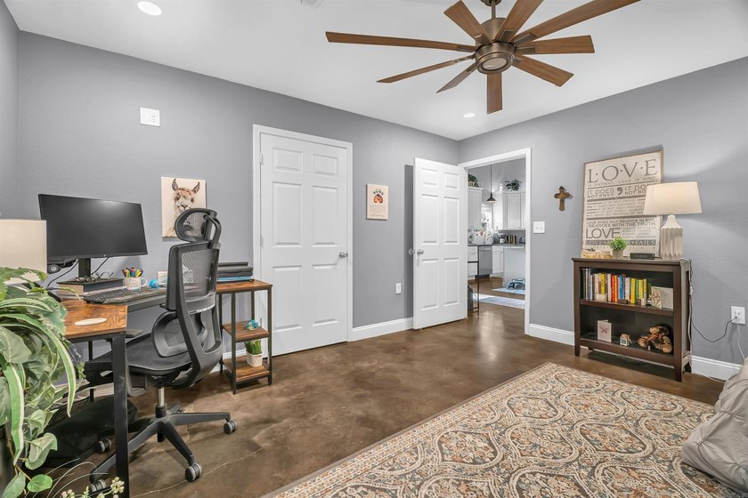 This Arkansas River Valley retreat is situated on 4.59 private - photo 32
