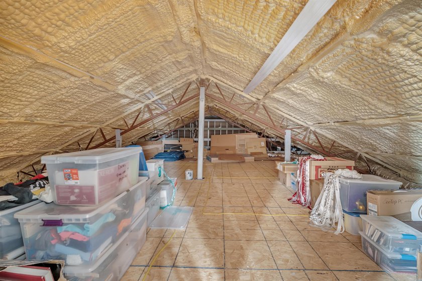 This Arkansas River Valley retreat is situated on 4.59 private - photo 34