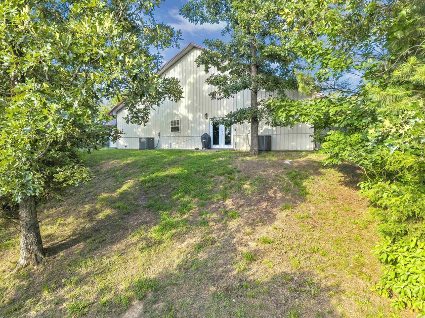 This Arkansas River Valley retreat is situated on 4.59 private - photo 39