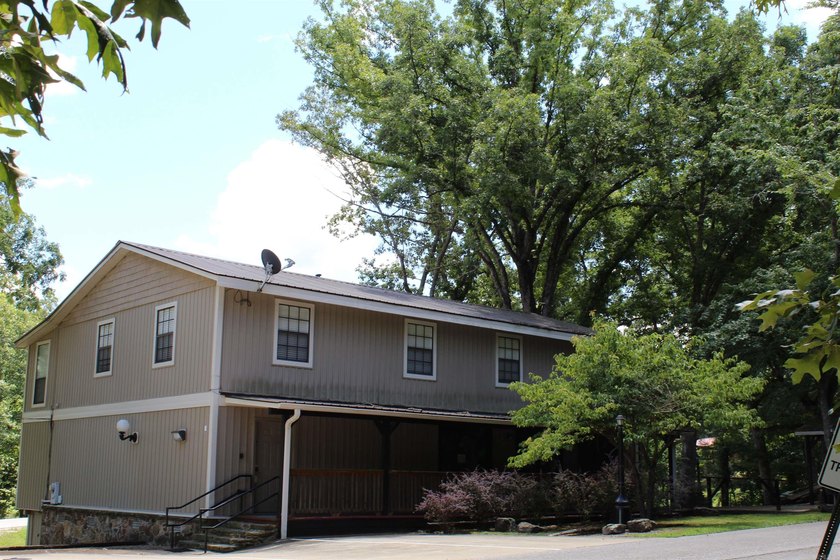 Prime Commercial Opportunity with Residential Living in Mountain - photo 2