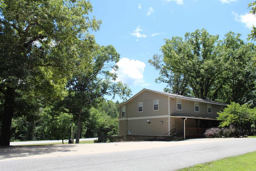 Prime Commercial Opportunity with Residential Living in Mountain - photo 3