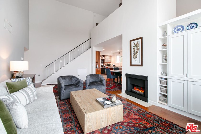 $50,000 Price Adjustment. Stunning light-filled, renovated end - photo 3