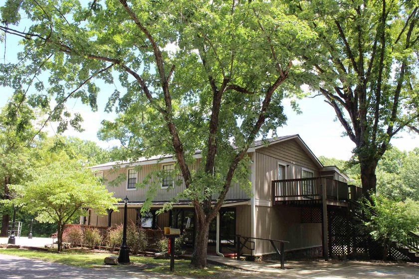 Prime Commercial Opportunity with Residential Living in Mountain - photo 4